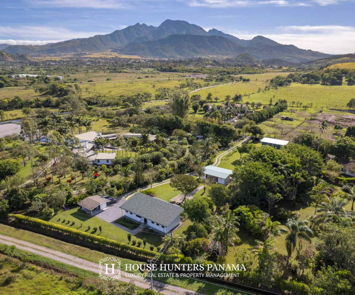 Idyllic Home in Volcán Panama