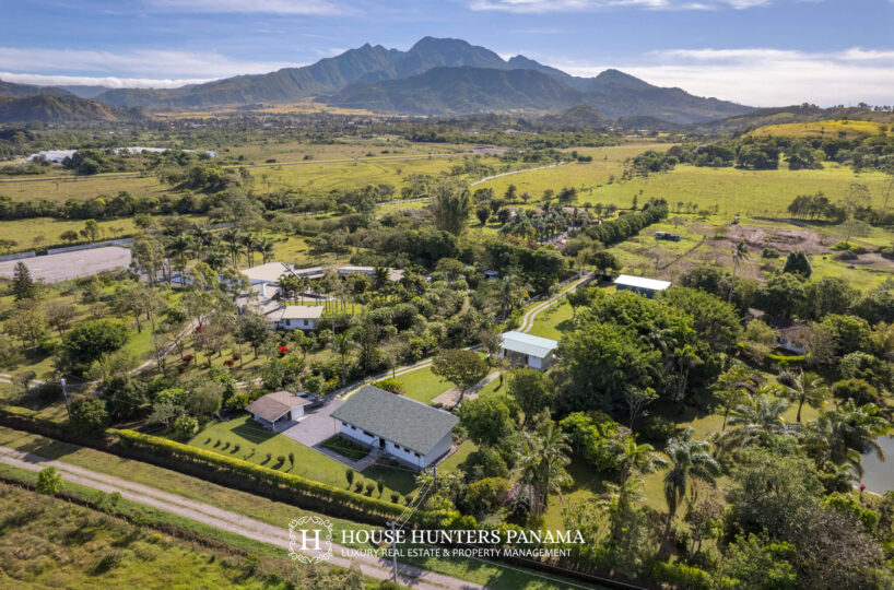 Idyllic Home in Volcán Panama