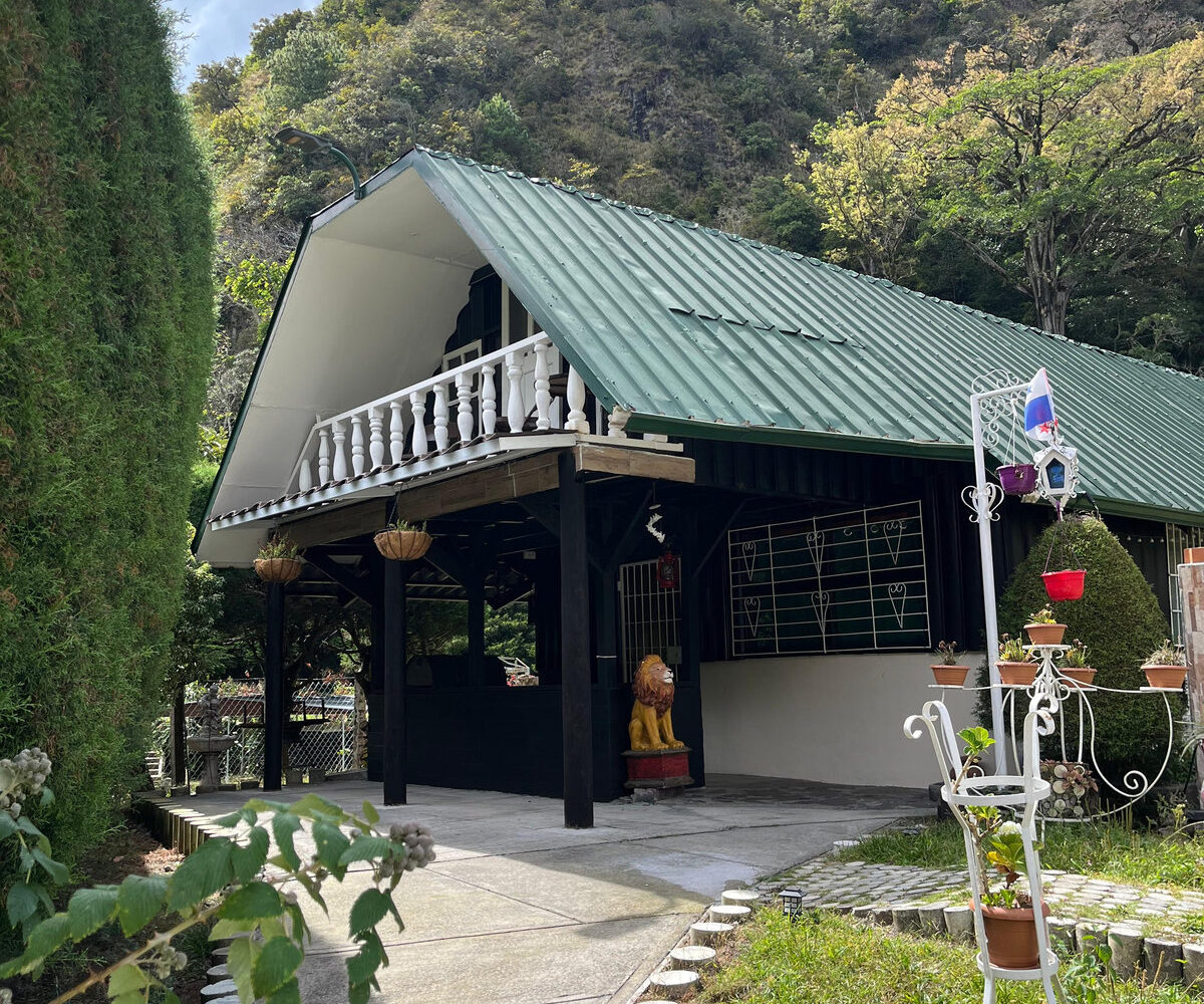 Mountain Cabin for Rent in Volcan Panama