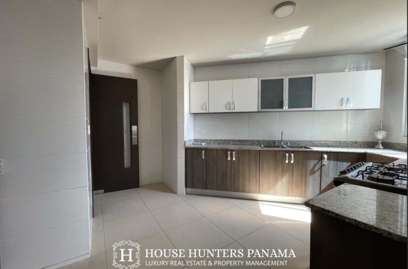 Costa del Este Luxury Condo