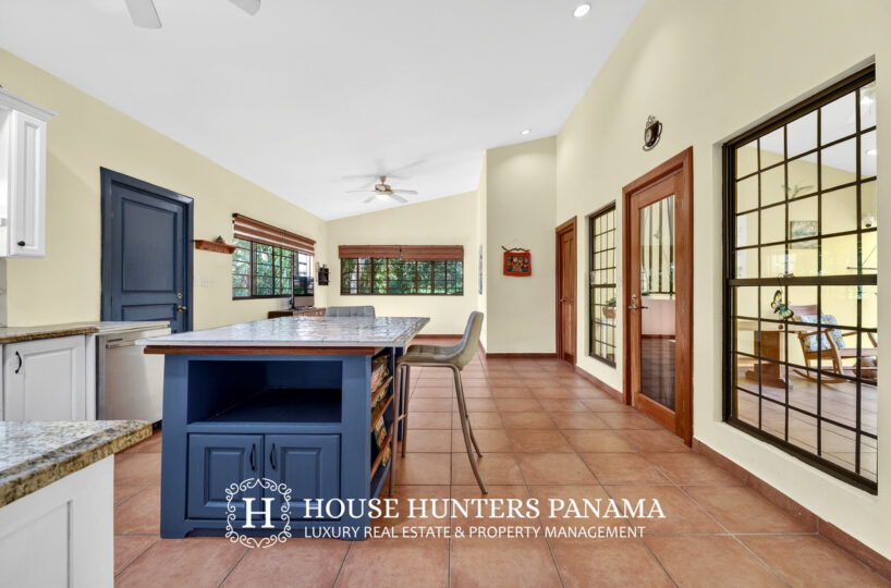 Potrerillos Panama Country Home