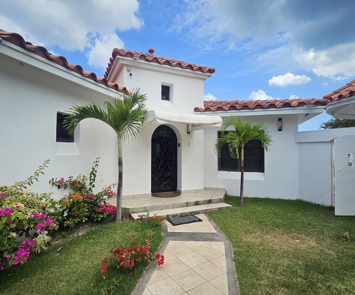 Ocean View House in San Carlos Panama