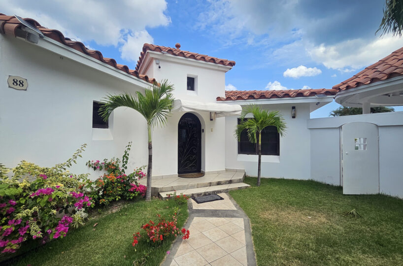 Ocean View House in San Carlos Panama