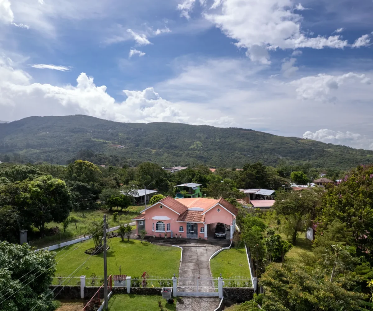 Spacious House in Alto Boquete Panama