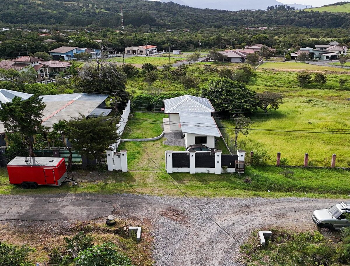Home with Studio in Alto Boquete