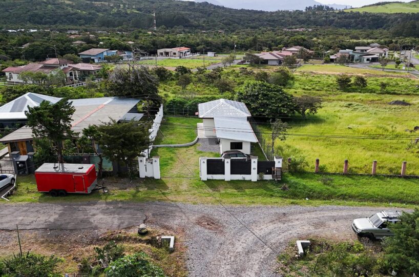 Home with Studio in Alto Boquete