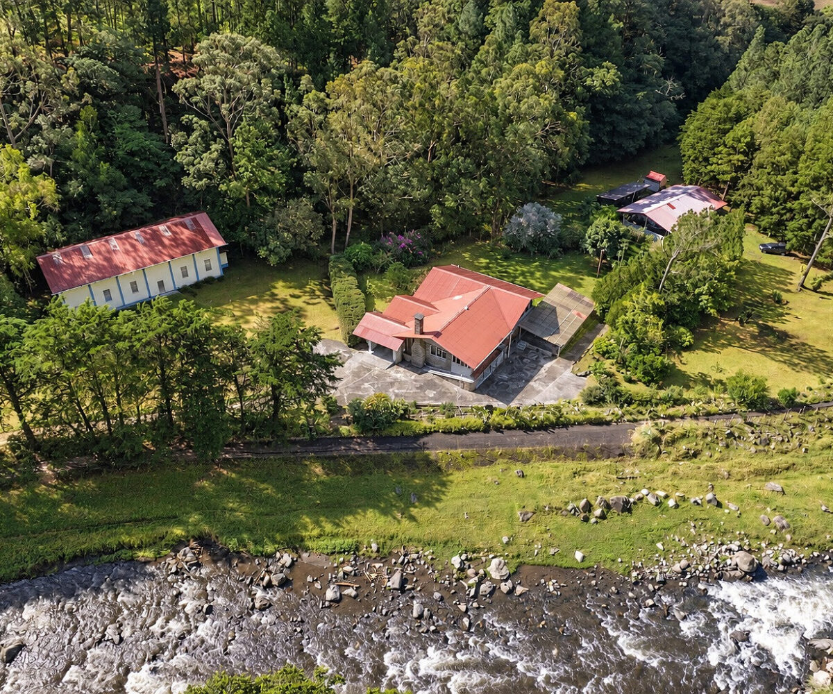 Riverfront Estate in Volcán Panama