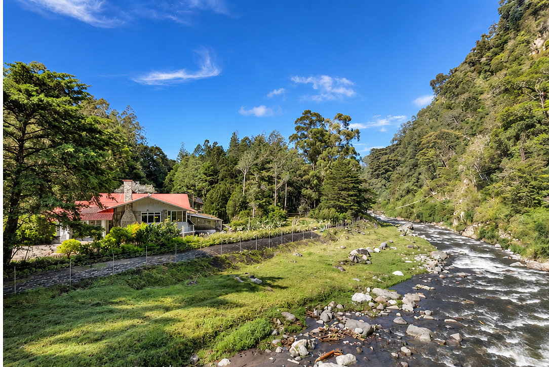 Riverfront Estate in Volcán Panama